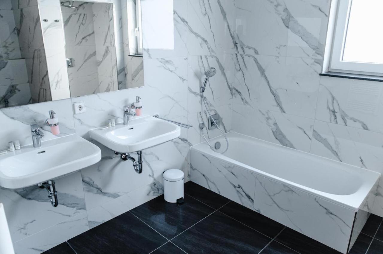 Hotel Flora Schwäbisch Gmünd Екстериор снимка